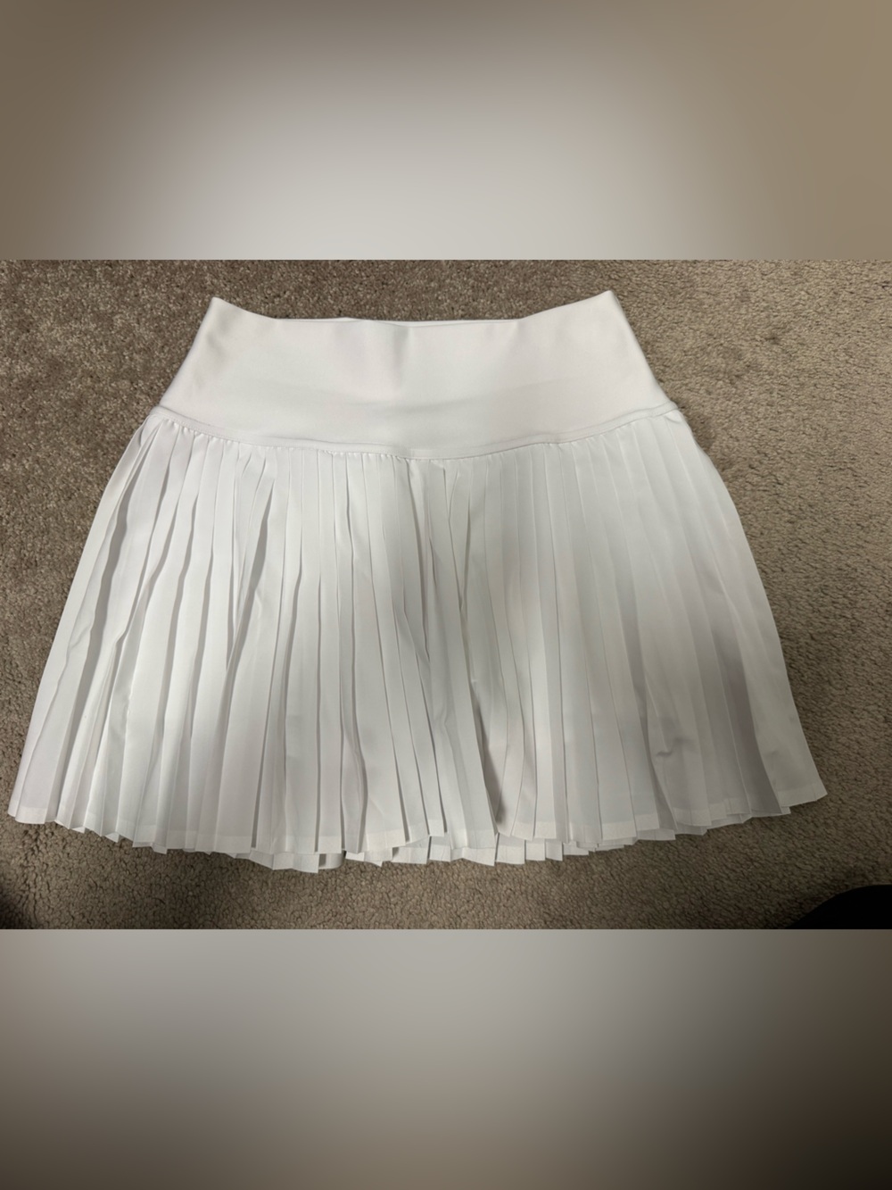 ALO Yoga White Pleated Women’s Skirt - Picture 3 of 4